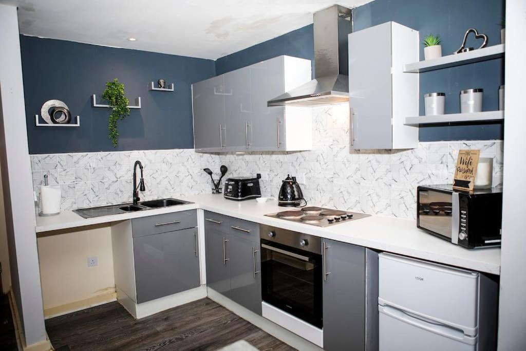 Stylish Two-Bedroom Salford Quays Apartment Manchester Bagian luar foto