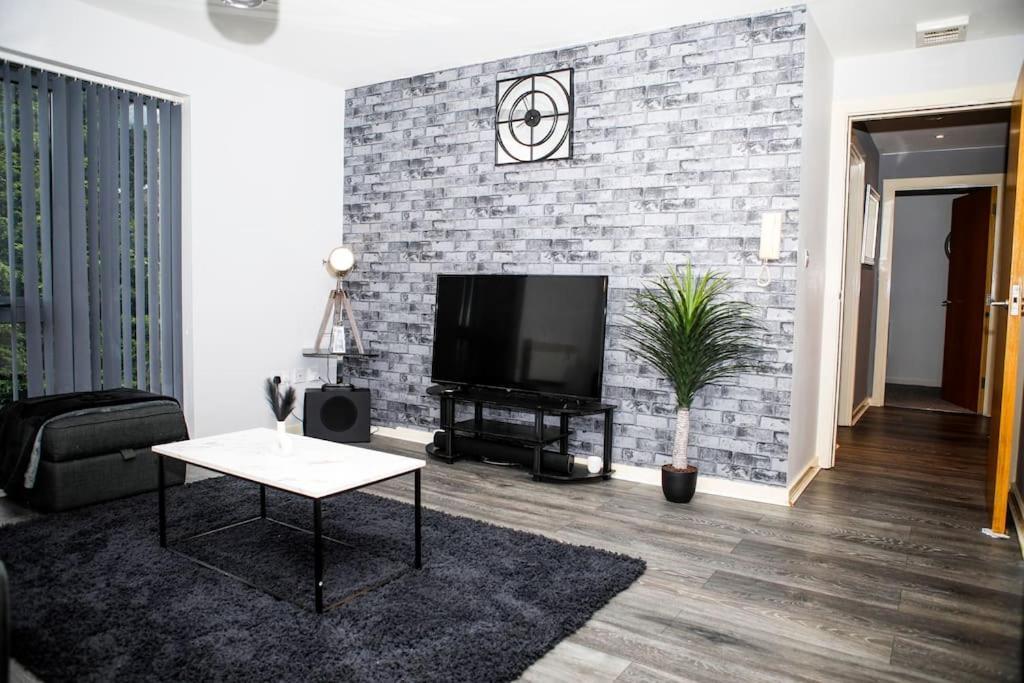 Stylish Two-Bedroom Salford Quays Apartment Manchester Bagian luar foto
